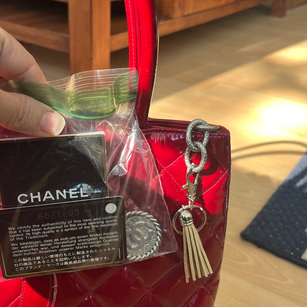 CHANEL Medallion Tote custom dyed with card, sticker in tact - Picture 10 of 17